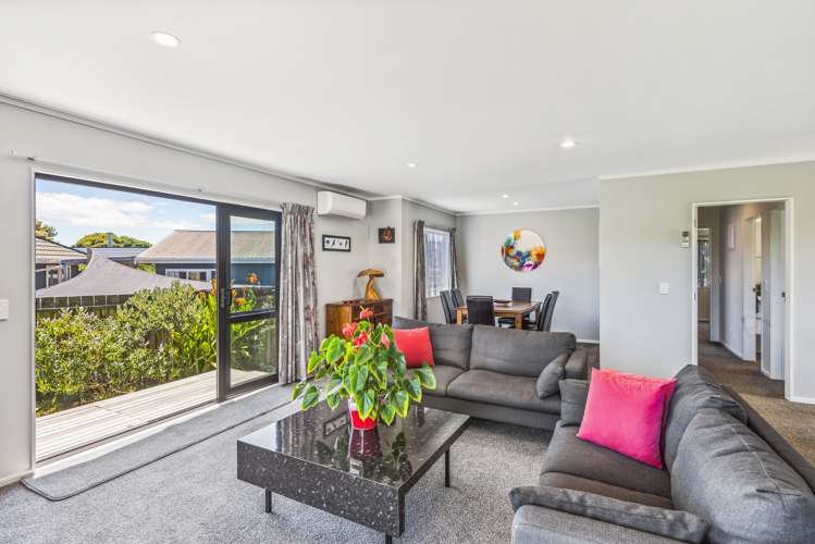 7 Adrian Grove Waikanae Beach_11