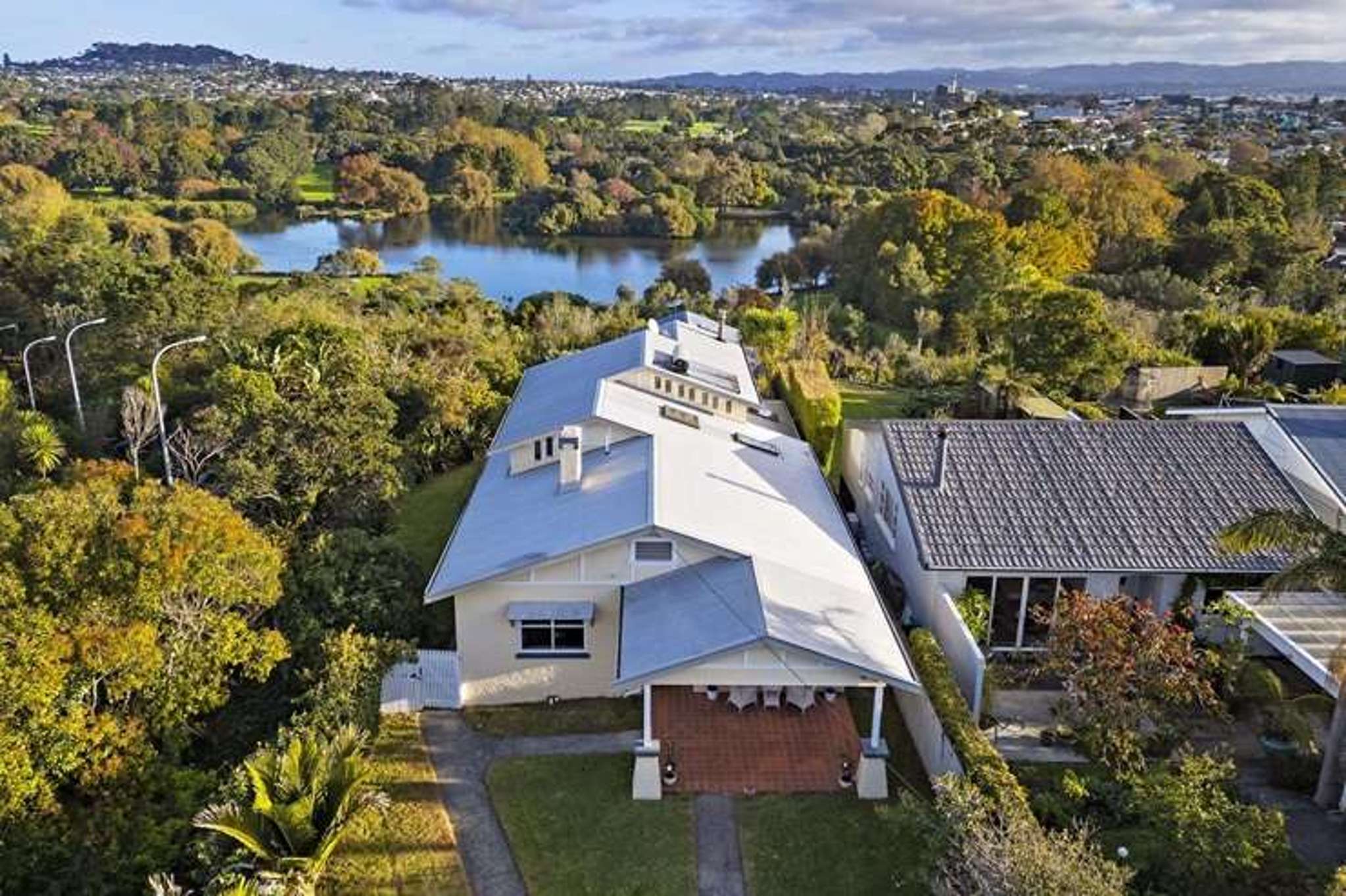 Shortland Street star turns down $2.65m offer for her Westmere home