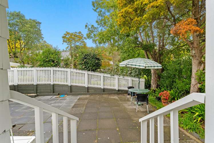 2/1 Trelawny Place Hillcrest_26