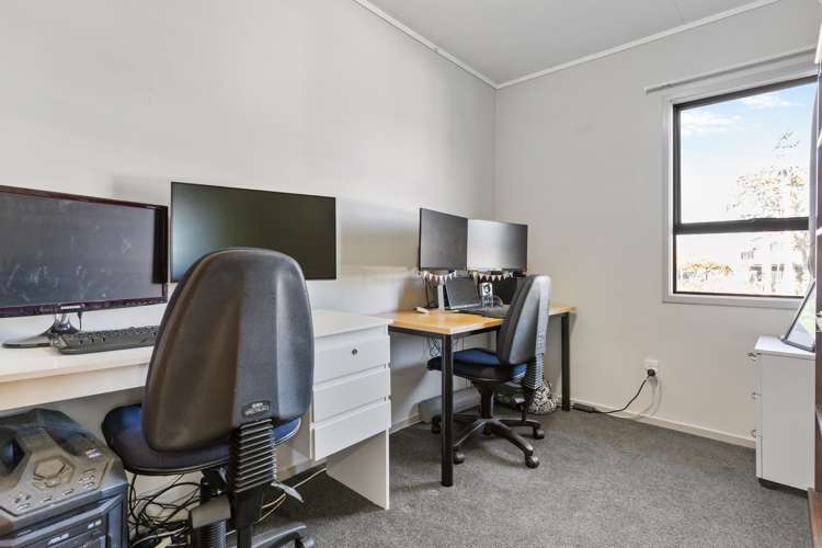 2/1 Silverstone Place Henderson_11