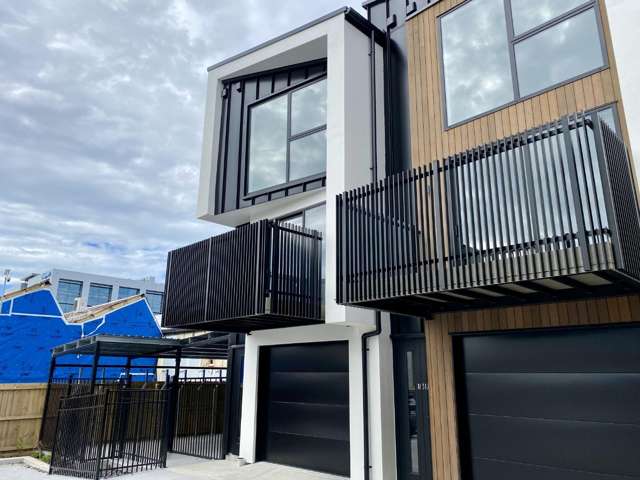 Brand new corner townhouse in new gated complex close to Hagley Park!