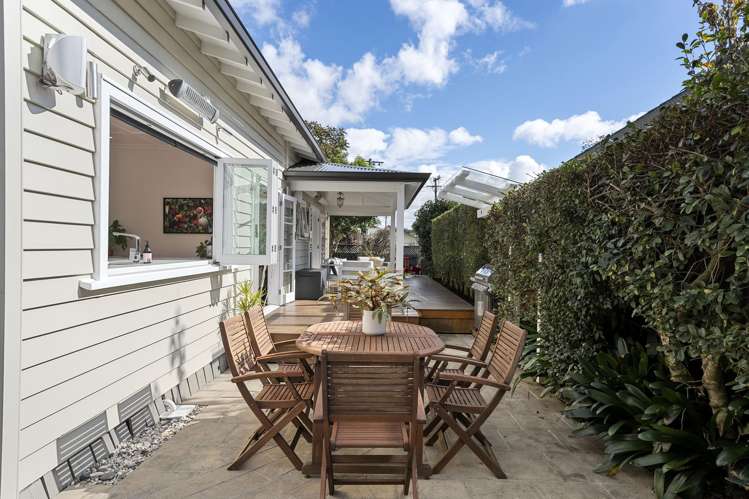 24 Queensway Three Kings_13