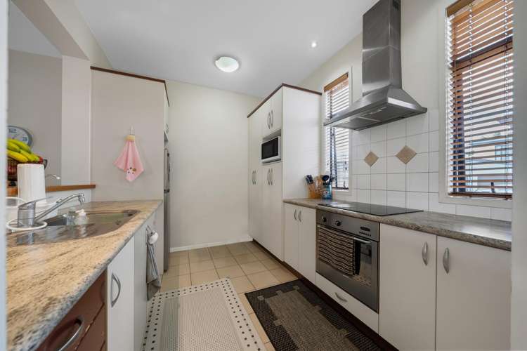 57/2 Armoy Drive East Tamaki_11