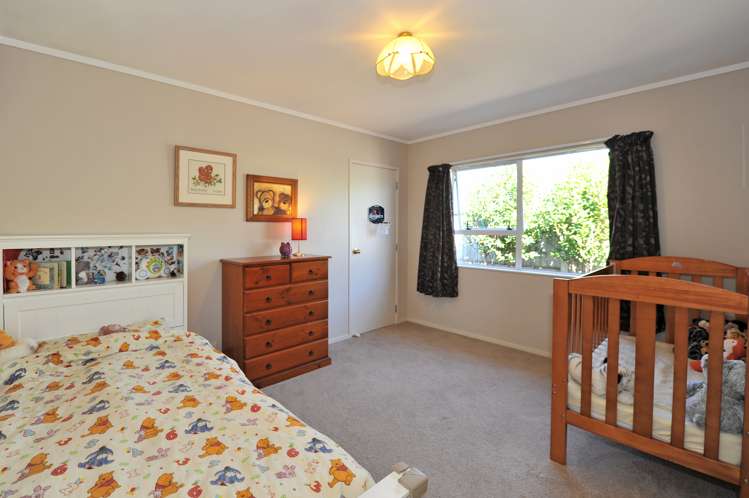 23 Vining Crescent Stoke_11