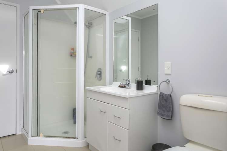 7 Abbey Way Rangatira Park_7