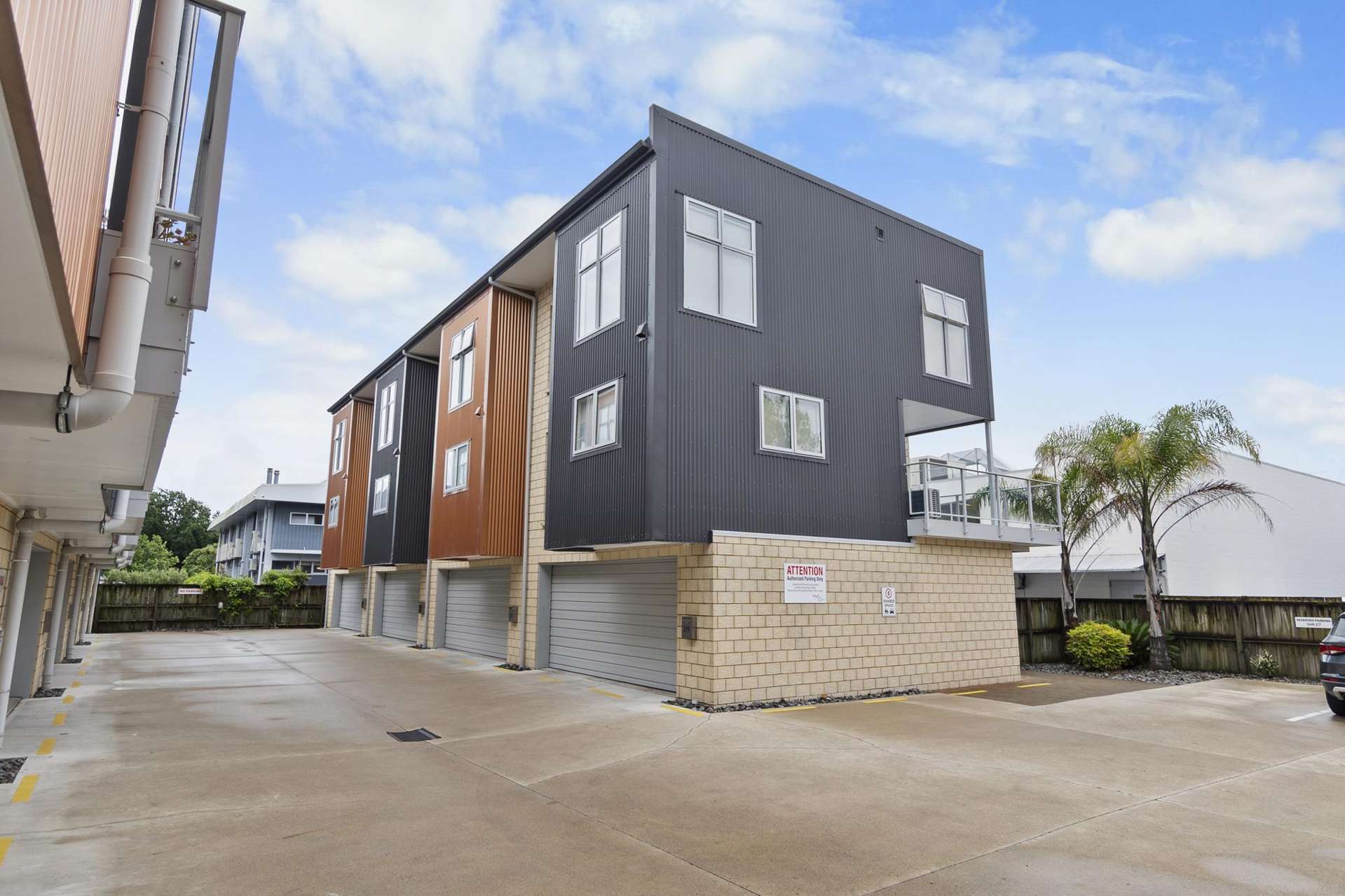 4/9 Vialou Street Hamilton Central_0