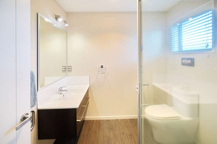 2/4 Wineberry Avenue Amberley_11