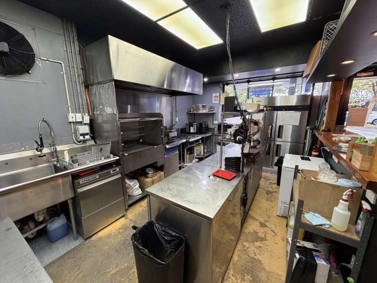 Shop A 402-404 Great North Road Henderson_6