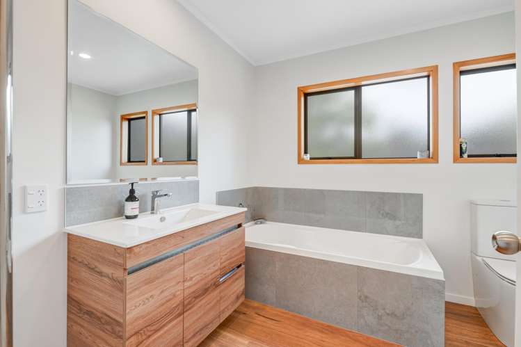 1/117 Sunset Road Totara Vale_13