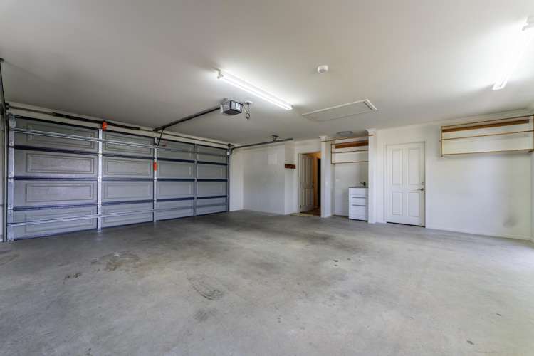 13 Raymond Street West End_19