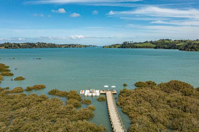 Waterfront Masterclass with Boat Pontoon