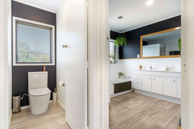 2/87 Beach Road Mellons Bay_17