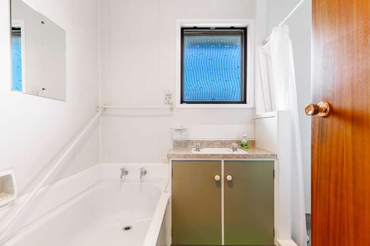 2/33 Swanson Road Henderson_8