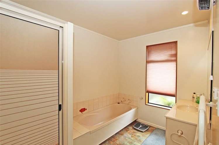 12 Bremner Crescent Stoke_10