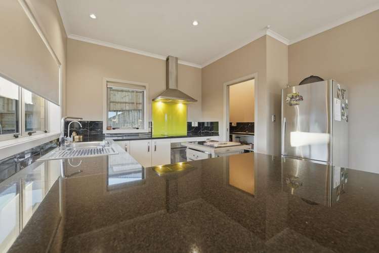 85C Dixon Road Glenview_7