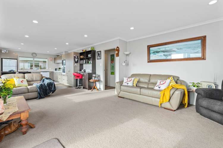 23/8 Village Place Tuakau_7