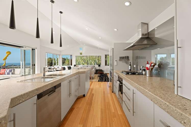 95 Queens Drive Oneroa_16