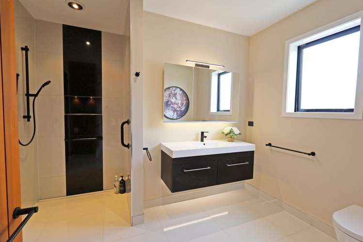 411 North Road Waikiwi_18