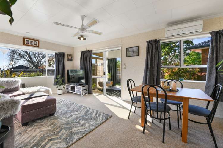 2 Squire Way Richmond_12