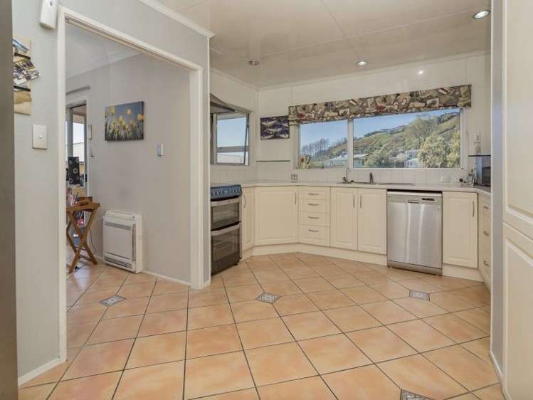 39 Maitland Avenue Stoke_19