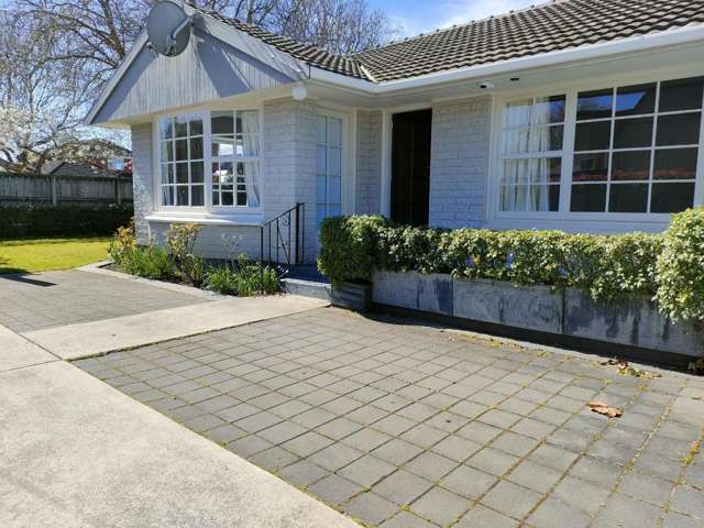 2 bedroom sunny unit in Fendalton