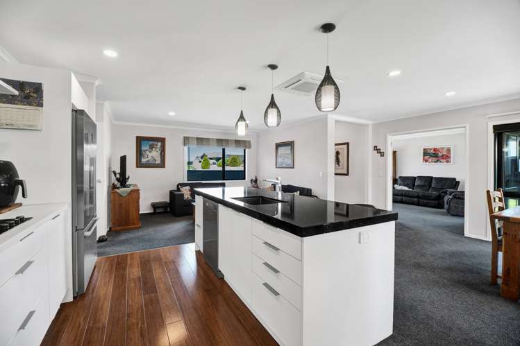 11 Cooke Farm Grove Waiwhakaiho_10