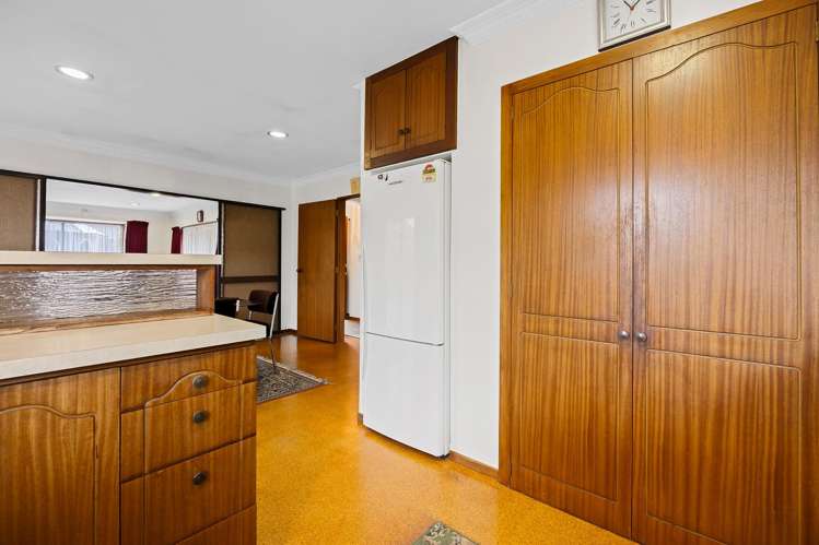 15 Yellowstone Crescent Burwood_5