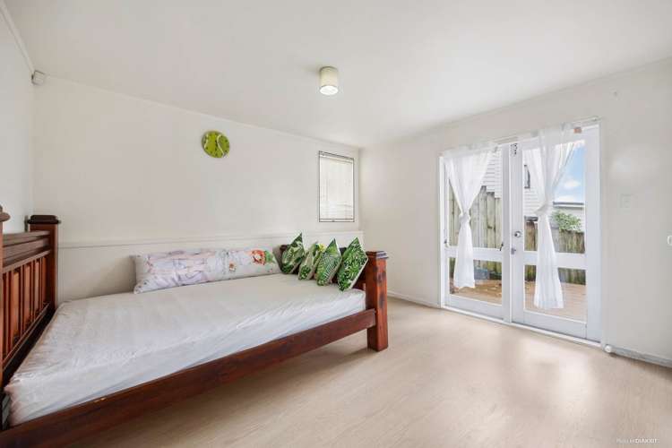 685 Beach Road Rothesay Bay_13