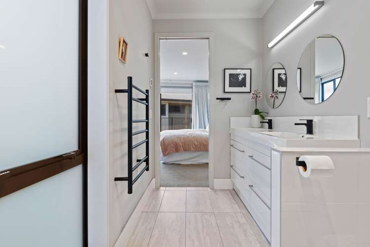 15 Noumea Drive Rangatira Park_15