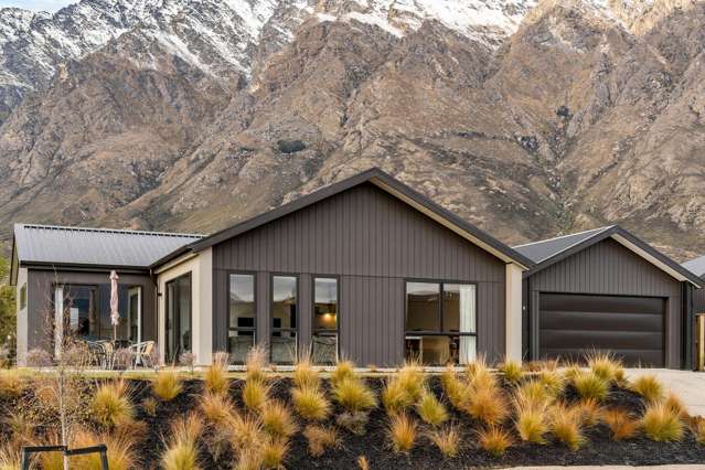 Spur Ridge home and income!