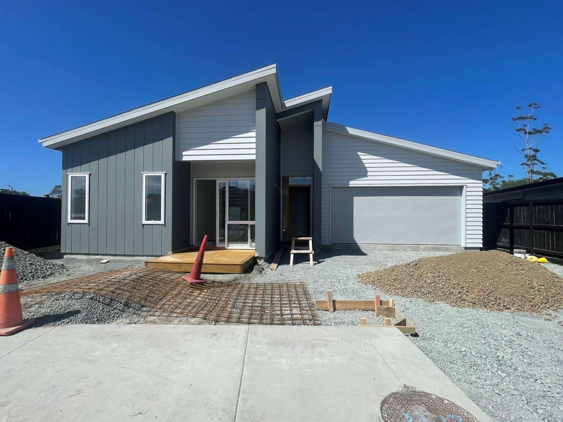 11 Matahae Crescent Wainui_0