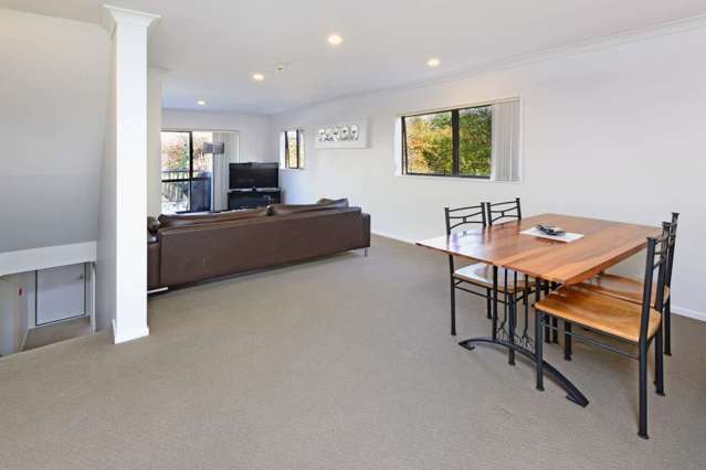 10/46 Carlos Drive Flat Bush_1