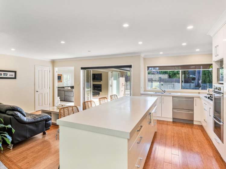 5 Seymour Road Mellons Bay_13