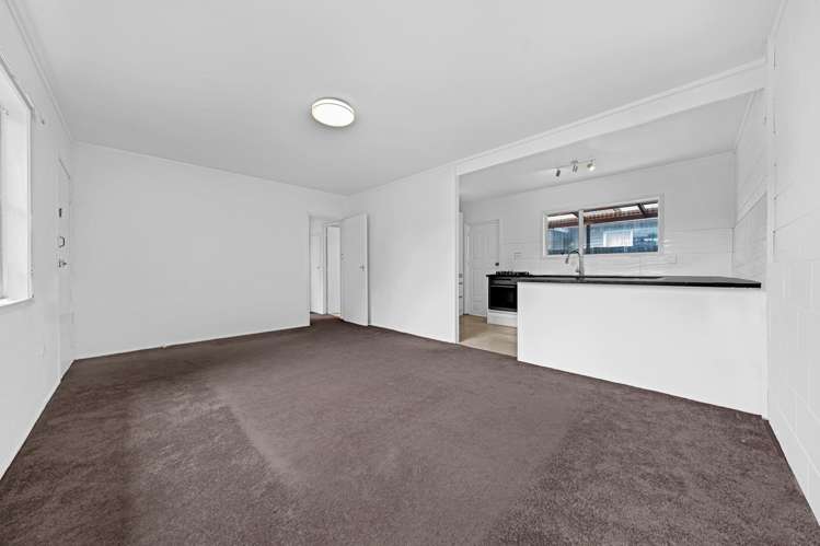 2/94 Chivalry Road Glenfield_12