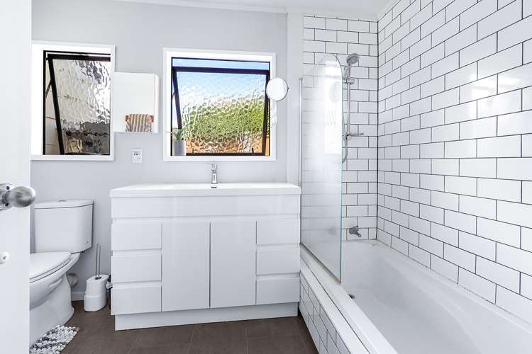 64 Pelorus Street Glenview_17