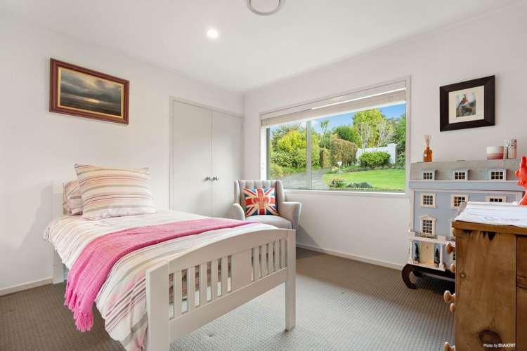 17 Seymour Road Mellons Bay_19