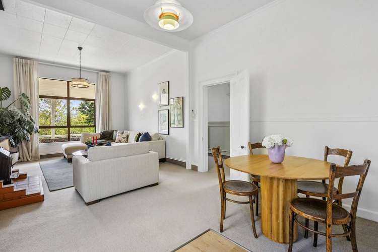 288 Gladstone Road North_3