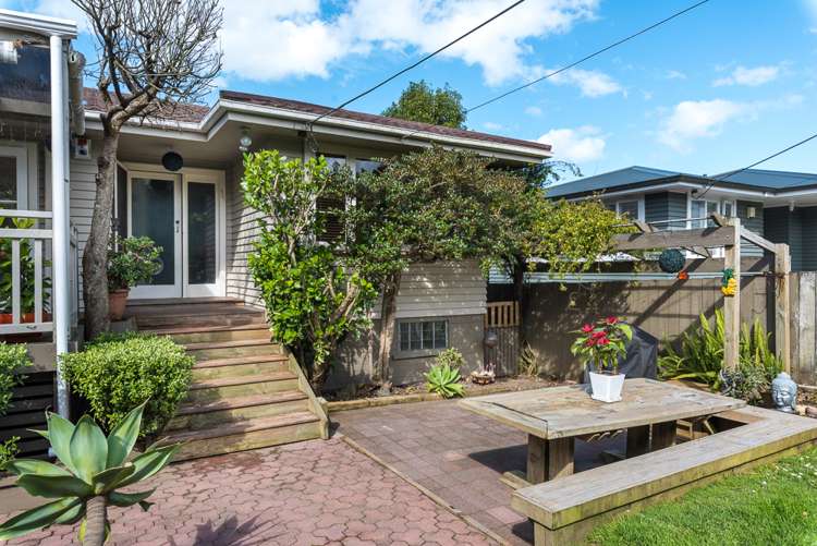 15 Graham Avenue Te Atatu Peninsula_18