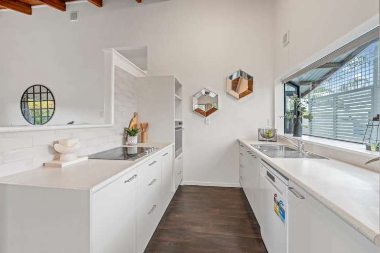 1/123 Athena Drive Totara Vale_2