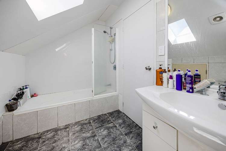 13 Asics Drive Favona_10