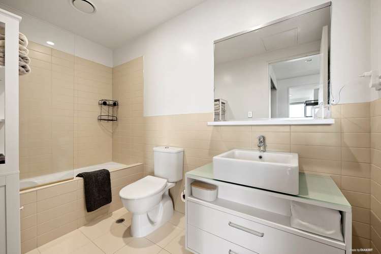 1402/18 Beach Road Auckland Central_9