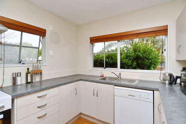 7 Apsley Drive Russley_2