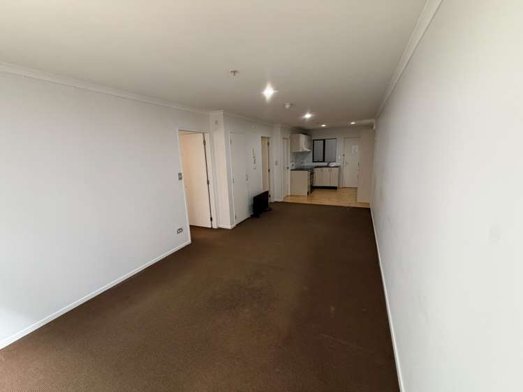 Queen's Lodge 176 Broadway Newmarket_2