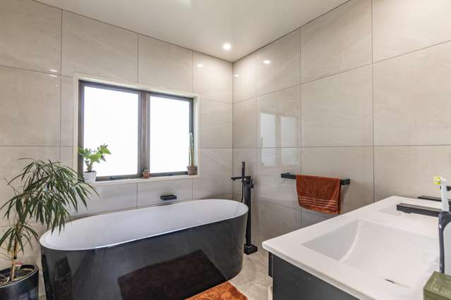 2 Holmcroft Court Cracroft_2