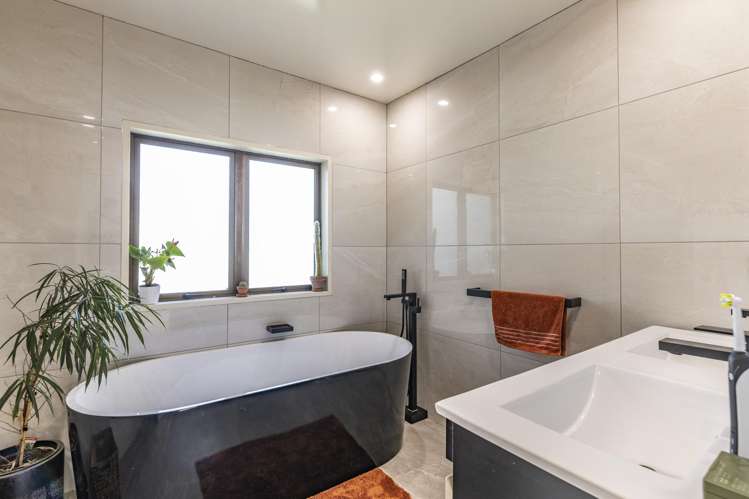 2 Holmcroft Court Cracroft_2