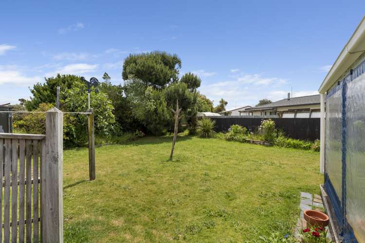 2 Colenso Place Otaki Beach_19