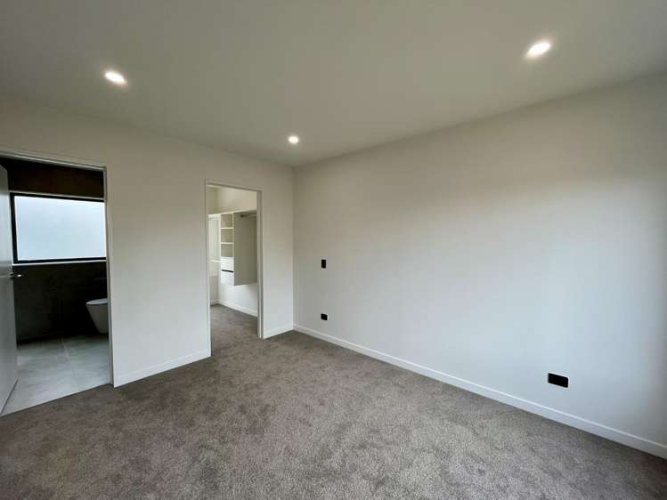 98D Royal Road 11410_11