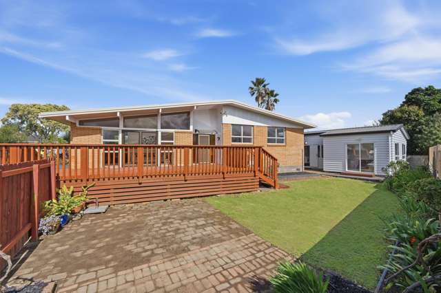 Family Home + Standalone Sleepout!