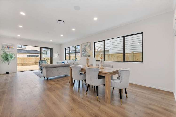 11 Tullymore Drive Flat Bush_10