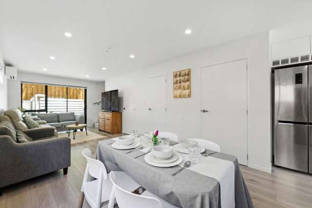 Vendor Has Bought – This Must Be Sold!